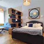 Isac 15 Central Apartment